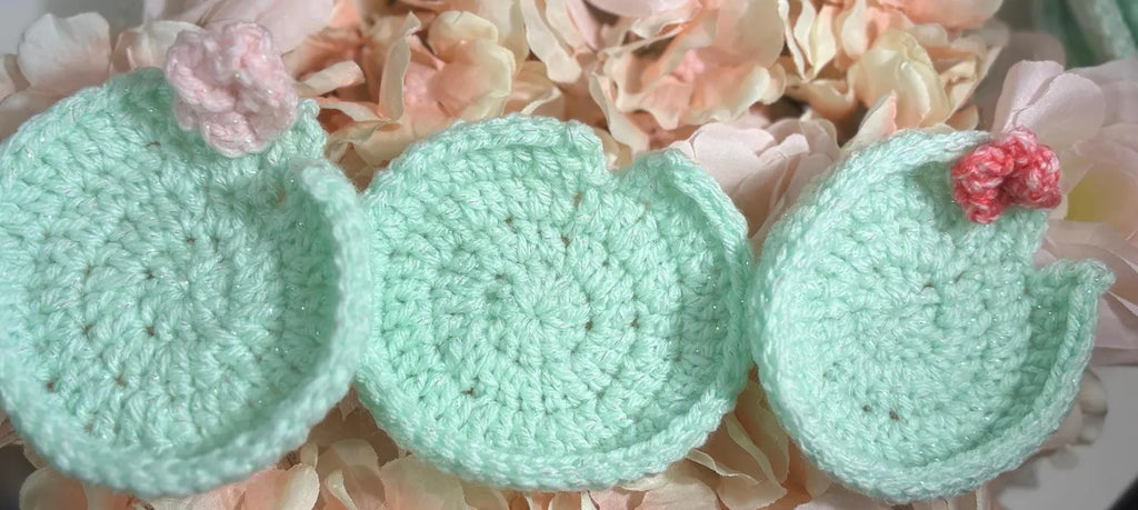 Crochet Lily Pad Coaster Set | Sparkly Lotus Flower Mug Rugs