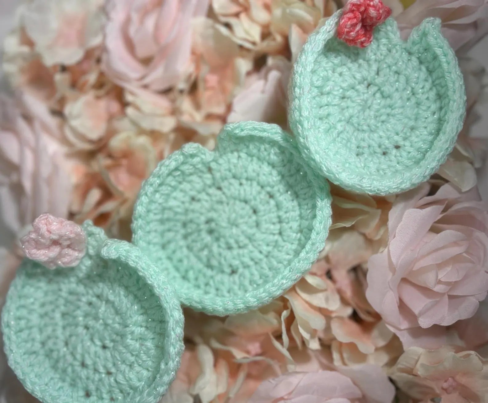 Crochet Lily Pad Coaster Set | Sparkly Lotus Flower Mug Rugs